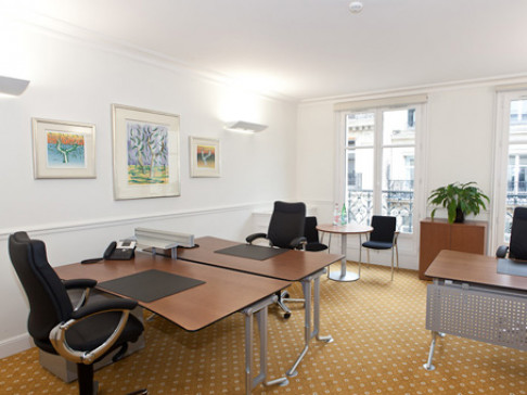 Office: George V, 27/29 rue Bassano, Paris, 75008
