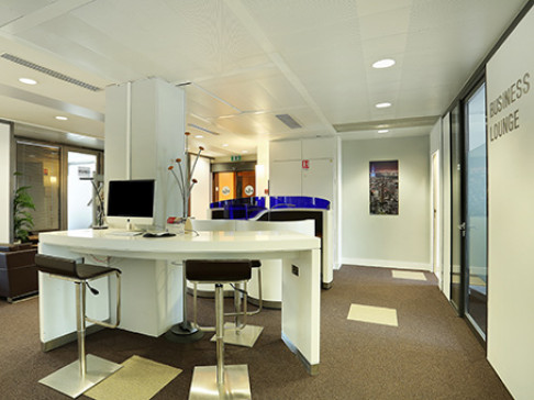 Office: Paris Pont de Neuilly, 168, avenue Charles de Gaulle, Neuilly sur Seine, 92522 Cedex