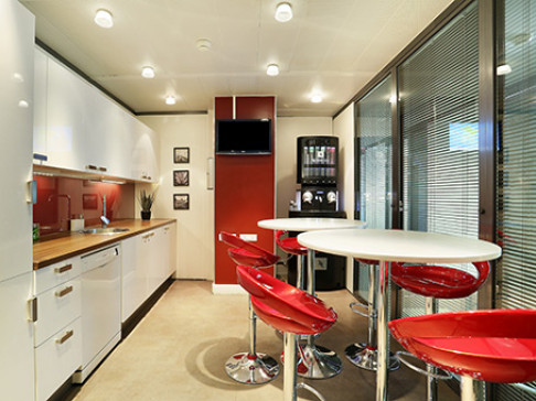 Office: Paris Pont de Neuilly, 168, avenue Charles de Gaulle, Neuilly sur Seine, 92522 Cedex