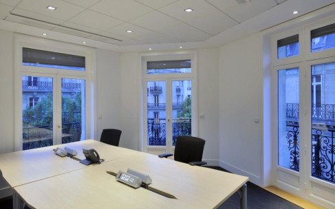 Office: Rondpoint Des Champs Elysees, Avenue Franklin D. Roosevelt, Paris, 75008