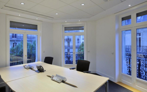 Office: Rondpoint Des Champs Elysees, Avenue Franklin D. Roosevelt, Paris, 75008