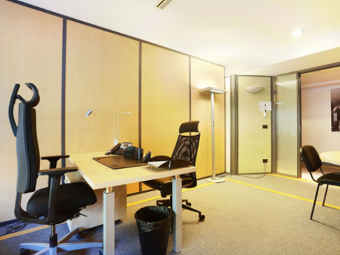 Office: Trocadero, 112 avenue Kl, Paris, 75016