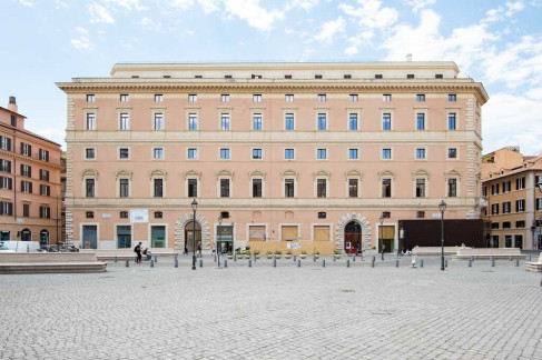 Office: Piazza di San Silvestro 8, Rome, 00187
