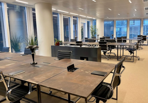 Office: Place de la D&eacute;fense, 1 bis Place de la D&eacute;fense, Puteaux, 92800