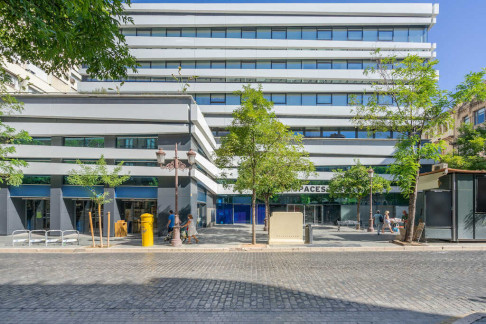 Office: Plaza de Villas&iacute;s, 2, Seville, 41003
