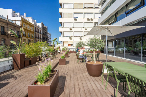 Office: Plaza de Villas&iacute;s, 2, Seville, 41003