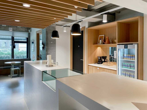 Office: V&iacute;a Augusta 123, Barcelona, 08006