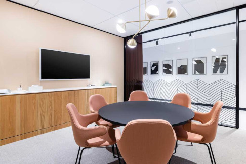 Office: 413 Rue Saint-Jacques, Montr&eacute;al, H2Y 1N9