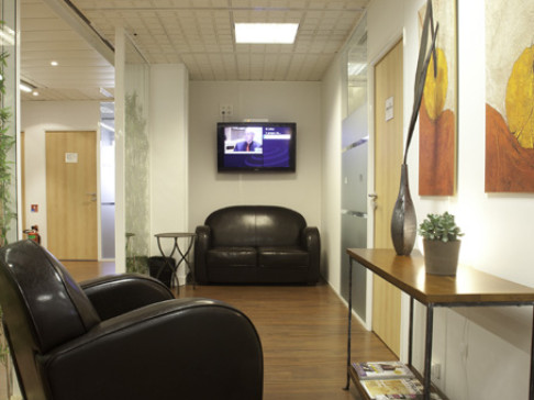 Office: Rueil-Malmaison, Tour Albert Ier, Paris, 92507