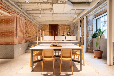 Office: Carrera de San Jer&oacute;nimo, 15, Madrid, 28014