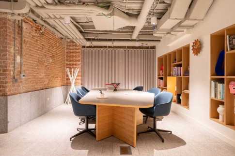 Office: Carrera de San Jer&oacute;nimo, 15, Madrid, 28014