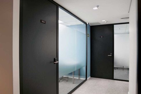 Office: Rua Visconde de N&aacute;car, 1440, Curitiba, 80410-201