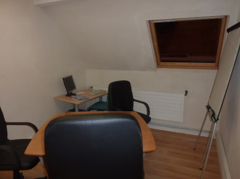 Office: Avenue De Creil, Senlis, 60300