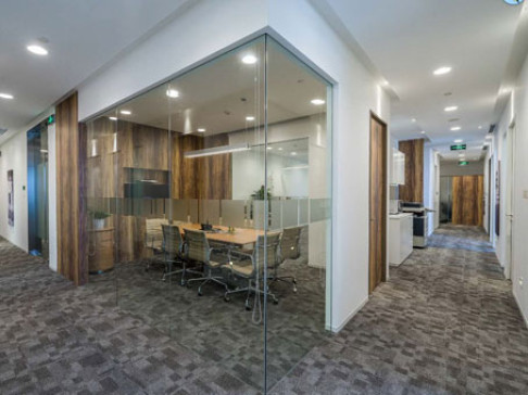 Office: Henderson, 20/F, Henderson Metropolitan, Shanghai, 200001