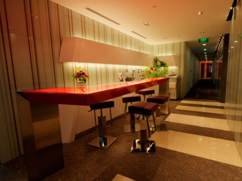 Office: One Fullerton, 1 Fullerton Road #02-01, Singapore, 49213