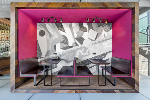 Office: Sony Center, Potsdamer Platz - Kemperplatz 1, Berlin, D-10785