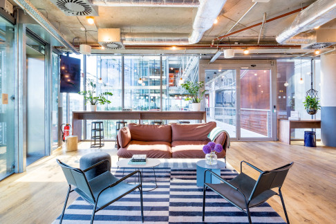 Office: Sony Center, Potsdamer Platz - Kemperplatz 1, Berlin, D-10785