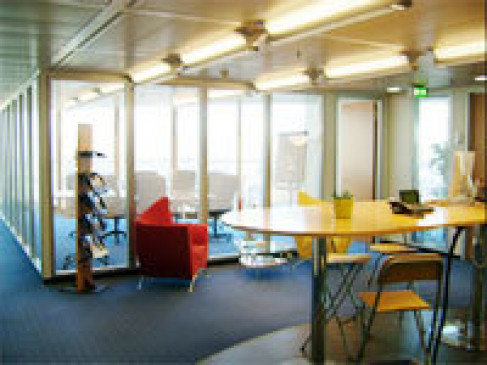Office: Stadttor Medienhafen, 17th floor, Dusseldorf, 40219