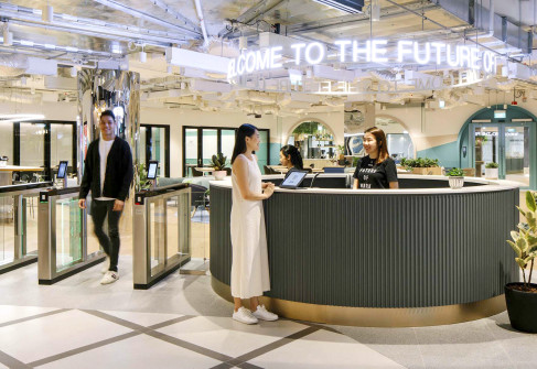 Office: The Centrepoint, 176 Orchard Road, Singapore 238843