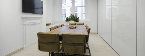 Office: The Salisbury, Finsbury Circus, London, EC2M 5SQ