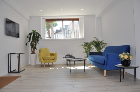 Office: The Vineyards Business Centre, Gloucester Avenue, London, NW1 7BB