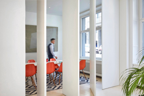 Office: Topos Parc Royal, Rue de la Presse 4, Brussels, 1000