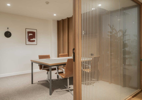 Office: C. de Vel&aacute;zquez, 34, Madrid, 28001