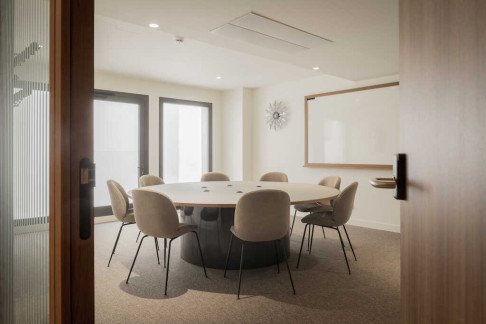 Office: C. de Vel&aacute;zquez, 34, Madrid, 28001