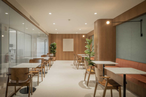 Office: C. de Vel&aacute;zquez, 34, Madrid, 28001