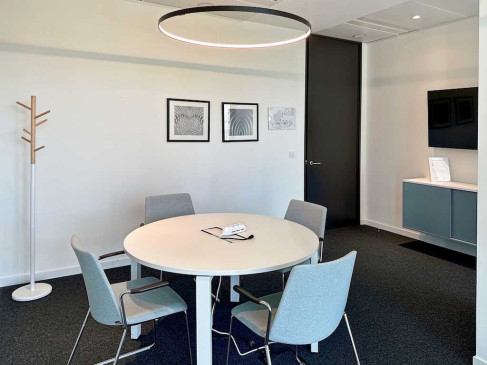 Office: Via Gaetano de Castillia, 23, Milan, 20124