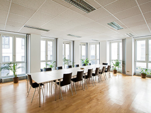 Office: Fischhof, Fischhof 3/6, Vienna, A-1010