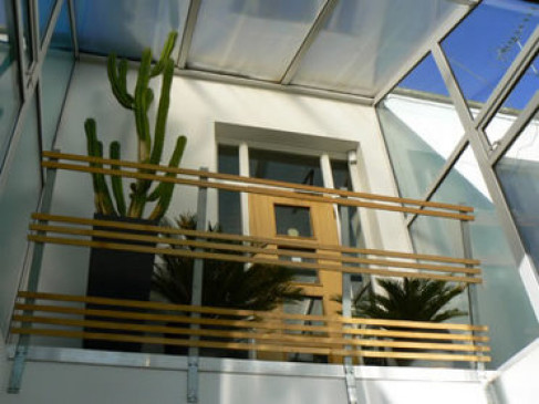 Office: West Hill House Business Centre, Swains Lane, London, N6