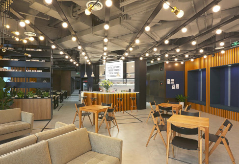 Office: Wheelock Square, 1717 West NanJing Road, Shanghai 200040
