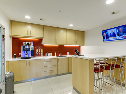 Office: Mainstation, Bahnhofplatz 17, Winterthur, CH-8400